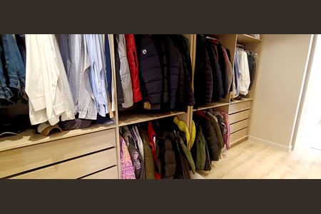 Apartamento à venda com 247m², 3 quartos e 3 vagasCloset da Suíte 2