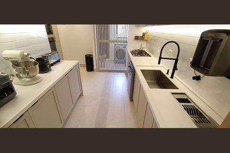 Apartamento à venda com 247m², 3 quartos e 3 vagasCozinha