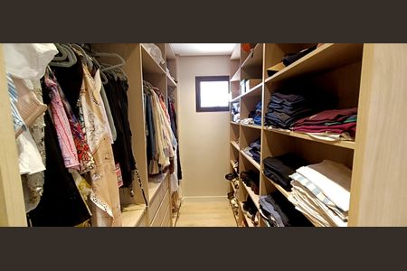 Apartamento à venda com 247m², 3 quartos e 3 vagasCloset da suíte 2