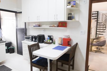 Apartamento à venda com 287m², 3 quartos e 4 vagas Apartamento à venda com 287m², 3 quartos e 4 vagasCozinha