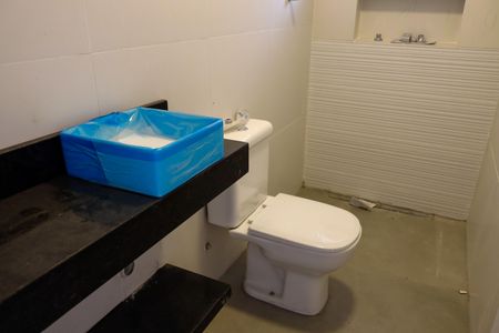 Casa para alugar com 70m², 2 quartos e 1 vaga Casa para alugar com 70m², 2 quartos e 1 vagaBanheiro