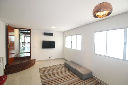 Casa para alugar com 300m², 2 quartos e 2 vagasSala / Cozinha