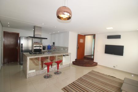 Casa para alugar com 300m², 2 quartos e 2 vagasSala / Cozinha