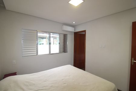 Casa para alugar com 300m², 2 quartos e 2 vagasQuarto 1