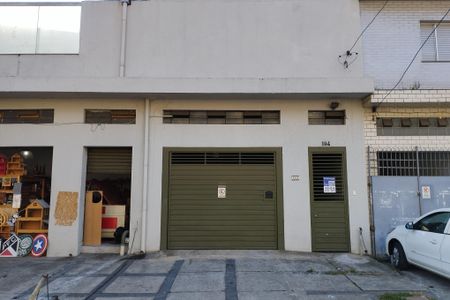 Casa para alugar com 300m², 2 quartos e 2 vagas Casa para alugar com 300m², 2 quartos e 2 vagasFachada