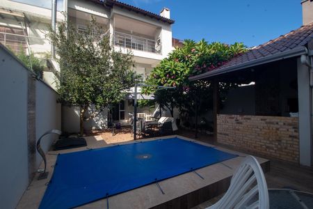 Casa à venda com 300m², 3 quartos e 1 vagaÁrea comum - Piscina