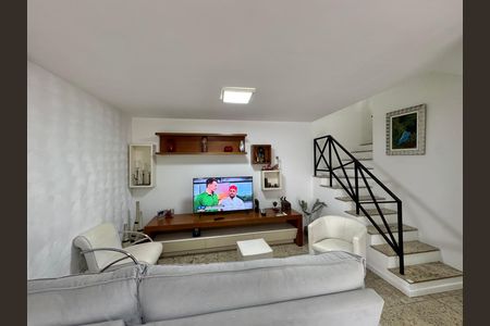 Casa de condomínio à venda com 168m², 4 quartos e 2 vagas Casa de condomínio à venda com 168m², 4 quartos e 2 vagasSala