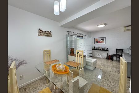Casa de condomínio à venda com 168m², 4 quartos e 2 vagas Casa de condomínio à venda com 168m², 4 quartos e 2 vagasSala