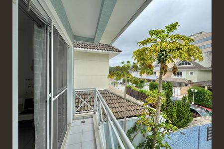 Casa de condomínio à venda com 168m², 4 quartos e 2 vagas Casa de condomínio à venda com 168m², 4 quartos e 2 vagasSuite 1 - Varanda