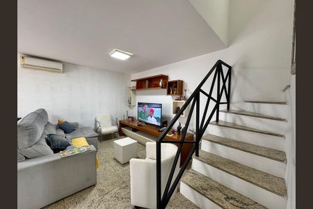Casa de condomínio à venda com 168m², 4 quartos e 2 vagas Casa de condomínio à venda com 168m², 4 quartos e 2 vagasSala