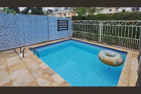 Casa de condomínio à venda com 168m², 4 quartos e 2 vagas Casa de condomínio à venda com 168m², 4 quartos e 2 vagasÁrea Externa
