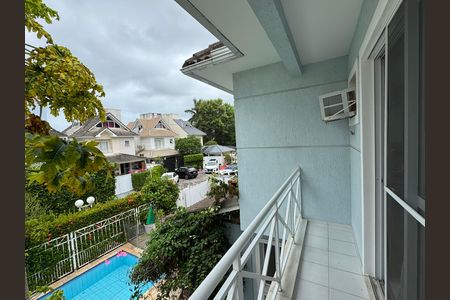 Casa de condomínio à venda com 168m², 4 quartos e 2 vagas Casa de condomínio à venda com 168m², 4 quartos e 2 vagasSuite 1 - Varanda