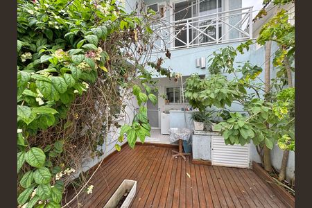 Casa de condomínio à venda com 168m², 4 quartos e 2 vagas Casa de condomínio à venda com 168m², 4 quartos e 2 vagasÁrea de Serviço