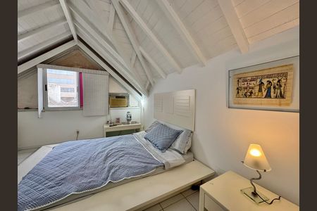 Casa de condomínio à venda com 168m², 4 quartos e 2 vagas Casa de condomínio à venda com 168m², 4 quartos e 2 vagasSuite 4