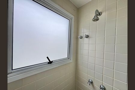 Casa de condomínio à venda com 168m², 4 quartos e 2 vagas Casa de condomínio à venda com 168m², 4 quartos e 2 vagasBanheiro Canadense