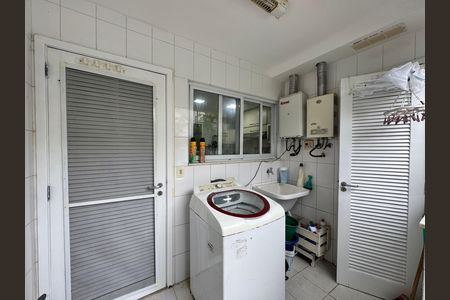 Casa de condomínio à venda com 168m², 4 quartos e 2 vagas Casa de condomínio à venda com 168m², 4 quartos e 2 vagasÁrea de Serviço