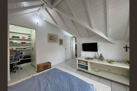 Casa de condomínio à venda com 168m², 4 quartos e 2 vagas Casa de condomínio à venda com 168m², 4 quartos e 2 vagasSuite 4