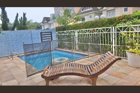 Casa de condomínio à venda com 168m², 4 quartos e 2 vagas Casa de condomínio à venda com 168m², 4 quartos e 2 vagasÁrea Externa