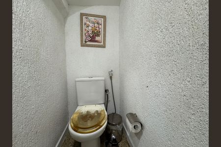 Casa de condomínio à venda com 168m², 4 quartos e 2 vagas Casa de condomínio à venda com 168m², 4 quartos e 2 vagasLavabo