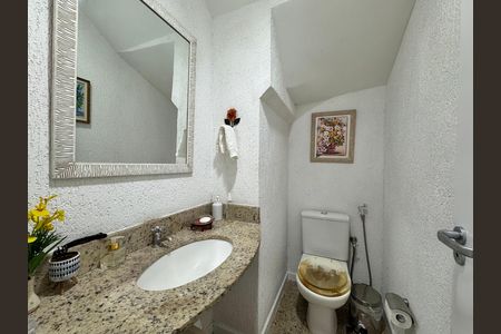 Casa de condomínio à venda com 168m², 4 quartos e 2 vagas Casa de condomínio à venda com 168m², 4 quartos e 2 vagasLavabo