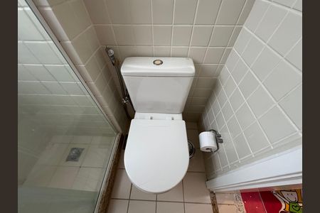 Casa de condomínio à venda com 168m², 4 quartos e 2 vagas Casa de condomínio à venda com 168m², 4 quartos e 2 vagasBanheiro Canadense