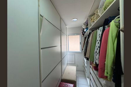 Casa de condomínio à venda com 168m², 4 quartos e 2 vagas Casa de condomínio à venda com 168m², 4 quartos e 2 vagasSuite 3 / Closet (Canadense)
