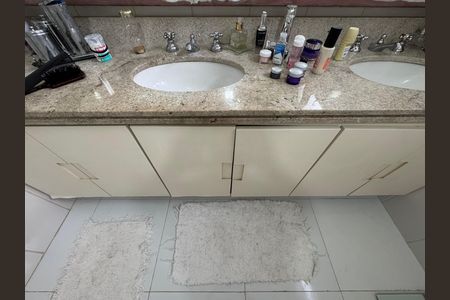 Casa de condomínio à venda com 168m², 4 quartos e 2 vagas Casa de condomínio à venda com 168m², 4 quartos e 2 vagasSuite 4 - Banheiro
