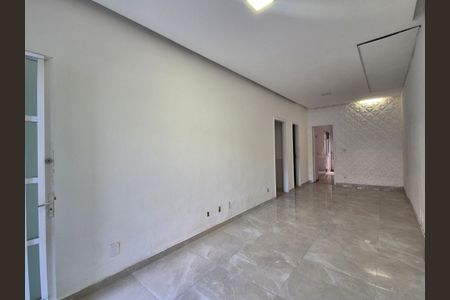 Casa de condomínio à venda com 105m², 2 quartos e 1 vagaSala