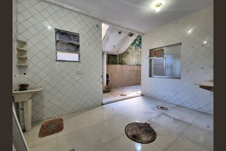 Casa de condomínio à venda com 105m², 2 quartos e 1 vagaÁrea de serviço