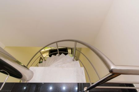 Apartamento à venda com 420m², 4 quartos e 6 vagas Apartamento à venda com 420m², 4 quartos e 6 vagasEscada