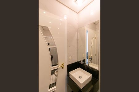 Apartamento à venda com 420m², 4 quartos e 6 vagas Apartamento à venda com 420m², 4 quartos e 6 vagasBanheiro da Suíte 2