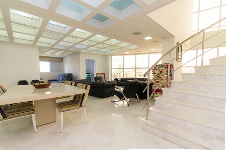 Apartamento à venda com 420m², 4 quartos e 6 vagas Apartamento à venda com 420m², 4 quartos e 6 vagasSala