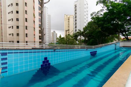 Apartamento à venda com 420m², 4 quartos e 6 vagas Apartamento à venda com 420m², 4 quartos e 6 vagasÁrea comum - Piscina