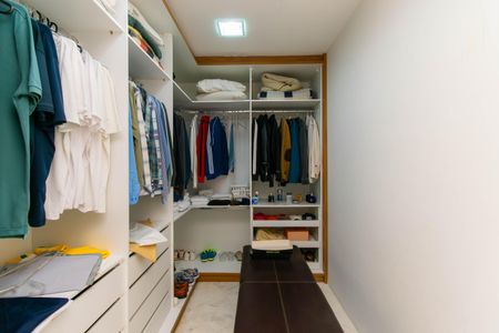 Apartamento à venda com 420m², 4 quartos e 6 vagas Apartamento à venda com 420m², 4 quartos e 6 vagasSuíte 4 - Closet