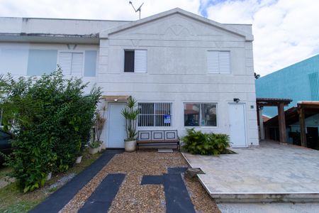 Casa de condomínio para alugar com 121m², 3 quartos e 2 vagasFachada e garagem