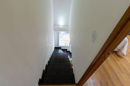 Casa de condomínio para alugar com 121m², 3 quartos e 2 vagasEscadas