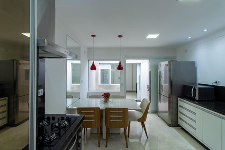 Casa de condomínio para alugar com 121m², 3 quartos e 2 vagasCozinha