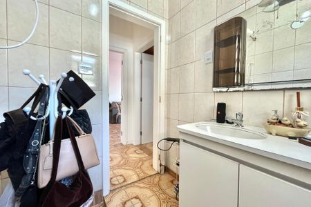 Casa à venda com 250m², 4 quartos e 4 vagasBanheiro Social