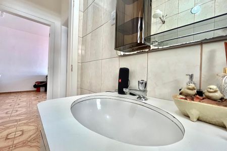 Casa à venda com 250m², 4 quartos e 4 vagasBanheiro Social