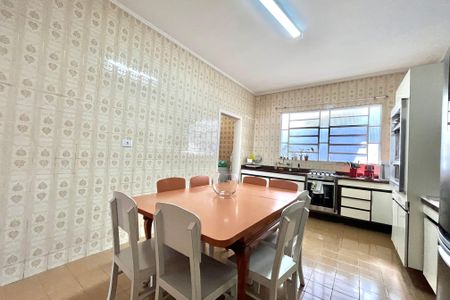 Casa à venda com 250m², 4 quartos e 4 vagasCozinha