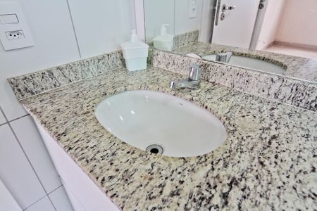 Apartamento à venda com 60m², 2 quartos e 1 vaga Apartamento à venda com 60m², 2 quartos e 1 vagaBanheiro da Suíte