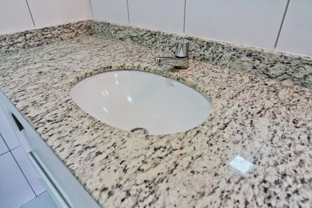 Apartamento à venda com 60m², 2 quartos e 1 vaga Apartamento à venda com 60m², 2 quartos e 1 vagaBanheiro