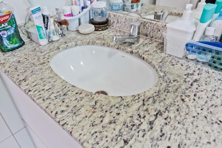 Apartamento para alugar com 57m², 2 quartos e 1 vaga Apartamento para alugar com 57m², 2 quartos e 1 vagaBanheiro da Suíte