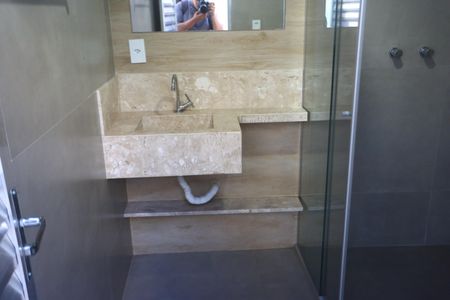 Casa à venda com 370m², 4 quartos e 3 vagasBanheiro Piscina