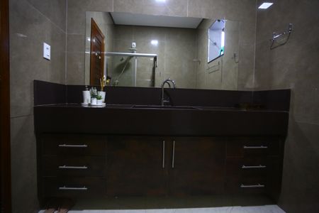 Casa à venda com 370m², 4 quartos e 3 vagasBanheiro