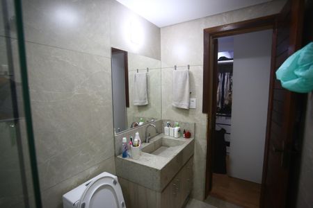 Casa à venda com 370m², 4 quartos e 3 vagasBanheiro Suíte