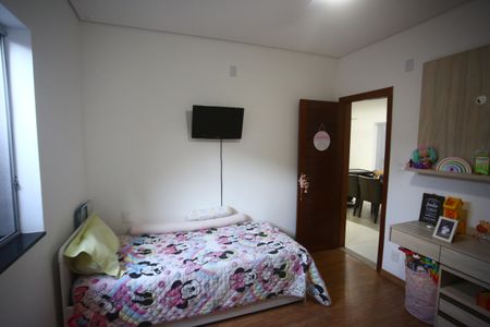 Casa à venda com 370m², 4 quartos e 3 vagasSuíte 2