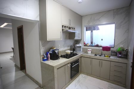 Casa à venda com 370m², 4 quartos e 3 vagasCozinha