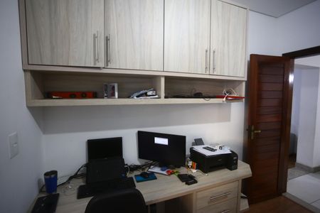 Casa à venda com 370m², 4 quartos e 3 vagasQuarto 2