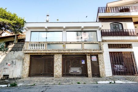 Casa à venda com 170m², 3 quartos e 2 vagas Casa à venda com 170m², 3 quartos e 2 vagasFachada